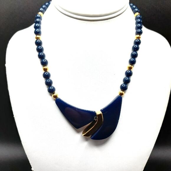 Vintage Dark Blue Napier Lucite Necklace, Light Weight, 17 Inches - Picture 5 of 9